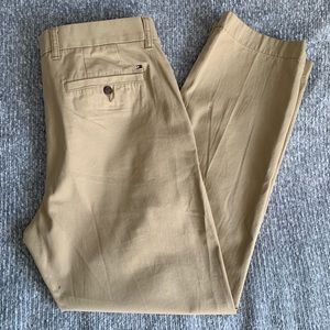 BNWOT Tommy Hilfiger Khaki tailored fit pants size 34/30